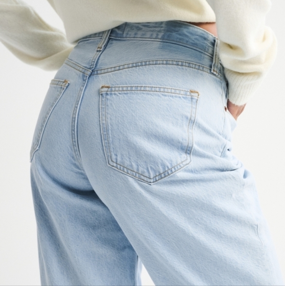 Abercrombie & Fitch Curve Love The Loose High Rise Light Wash Wide Straight Jean